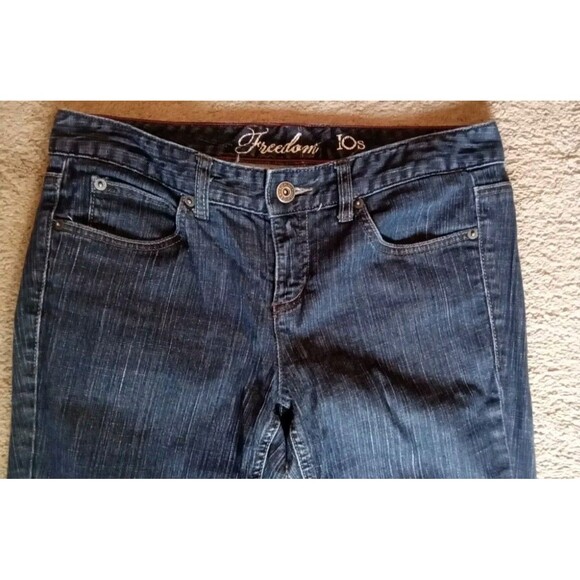 Freedom Women's Jean's Size 10S Blue Flare Leg Pockets - Picture 3 of 7